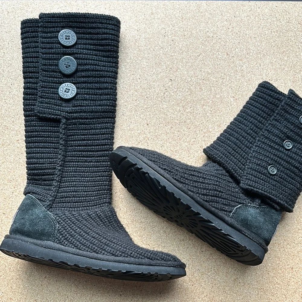 UGG Black Classic Cardy Knit Boots, size 8 S/N 5819